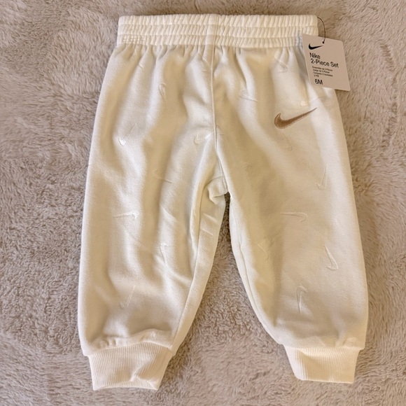 NWT Nike soft velour embossed two piece pale ivory set size 6 months - Picture 3 of 6